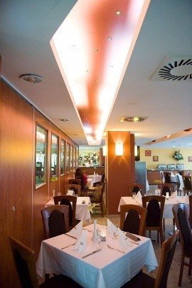 Airport Hotel Budapest, Vecs�s - A sz�lloda �tterme