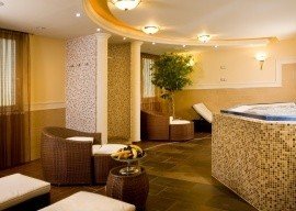 Gy�r: Hotel K�lv�ria - Pezsgőf�rdő a sz�llod�ban