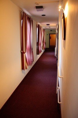 Eger: Hotel Minaret - Folyos� a hotelben