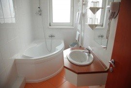 Budapest - F�rdőszoba a sz�llod�ban - Hotel Sz�nyi