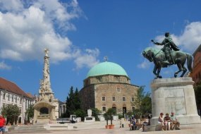 Pécs Széchenyi tér - a Családi Vendégház ajánlásával