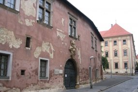 Pécs Zsolnai múzeum - a Családi Vendégház ajánlásával