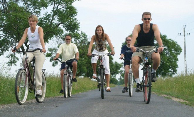 Jól kiépített kerékpárutak / bike roads - a Hotel Piroska ajánlásával