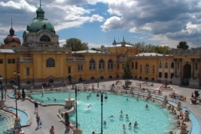 Sz�chenyi f�rd� - a Radisson Blu B�ke Hotel aj�nl�s�val