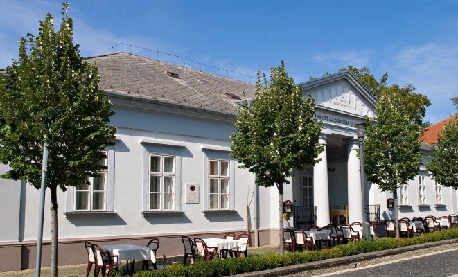 Blaha emlékház - a Hotel Silverine Lake Resort ajánlásával