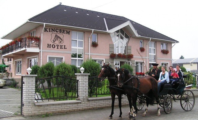 Lovaskocsikázás a Lovarda szervezésében - a Kincsem Wellness Hotel ajánlásával