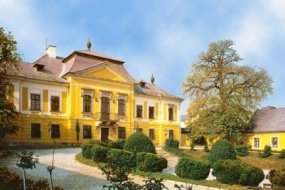 Noszvaj - De la Motte kastély - a Rajna Apartman ajánlásával