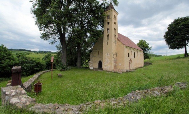 Mánfai árpádkori templom - a Ambient Hotel ajánlásával