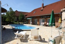 Joó Fogadó Wellness Panzió, Rábapaty - A szálloda belső kertje Joó Fogadó Wellness Panzió, Rábapaty - A szálloda belső kertje