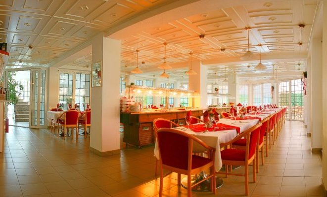Két Korona Hotel Balatonszárszó