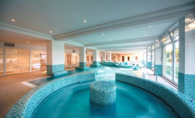 Két Korona Hotel Balatonszárszó