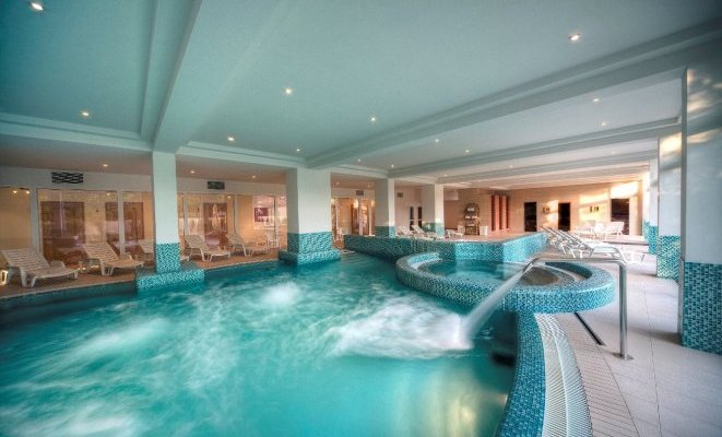 Két Korona Hotel Balatonszárszó