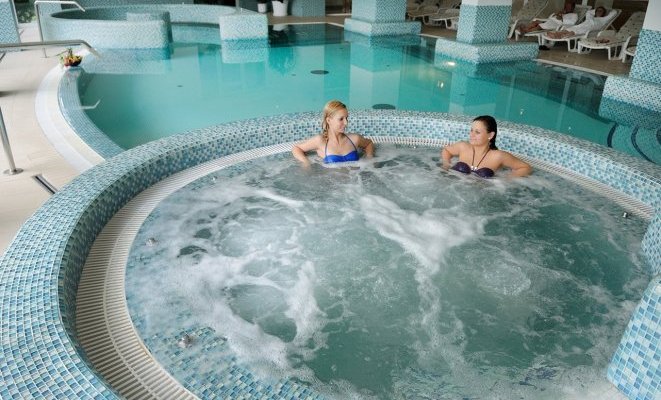Két Korona Hotel Balatonszárszó