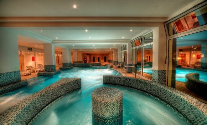 Két Korona Hotel Balatonszárszó