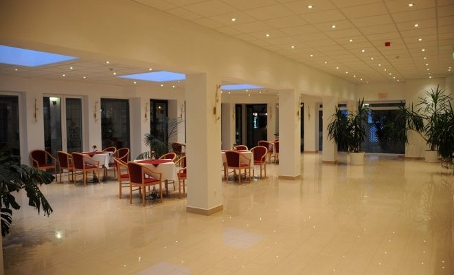 Két Korona Hotel Balatonszárszó
