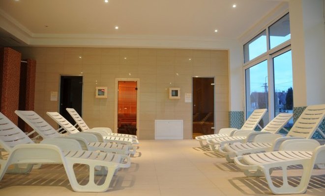 Két Korona Hotel Balatonszárszó