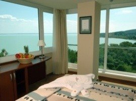 Ramada Hotel and Resort Lake Balaton, Balatonalm�di - 