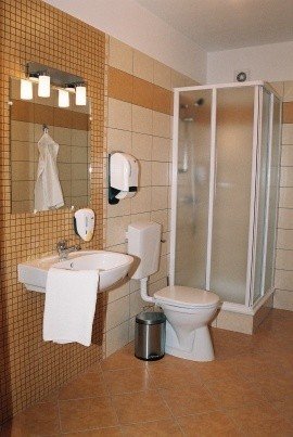 Hajdúszoboszló: Wellness Hotel-M - Fürdőszoba a szállodában Hajdúszoboszló: Wellness Hotel-M - Fürdőszoba a szállodában