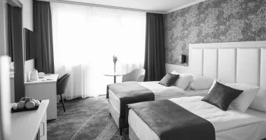 Napi �rak reggelis ell�t�ssal- teljes el�refizet�ssel (1 �jt�l)