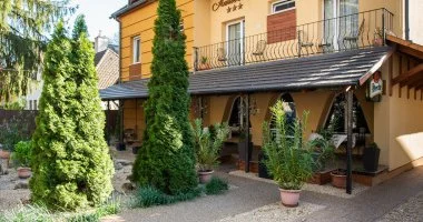 - Napi árak félpanzióval