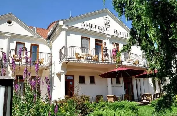 Ametiszt Hotel Harkny