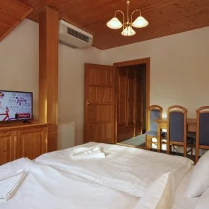  Gyula - Két ünnep között 