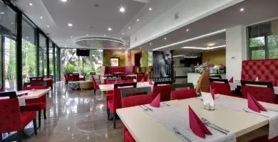 Két ünnep között