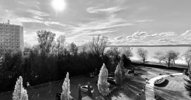 M�jus 1. (min. 2 �j)