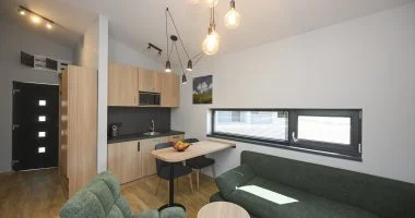 M�jus 1. (min. 3 �j)