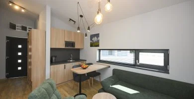 M�jus 1. (min. 3 �j)