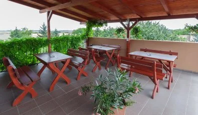 Aranypatk� Panzi� Gy�r�jbar�t