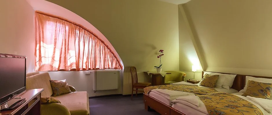 Aranypatk� Panzi� Gy�r�jbar�t