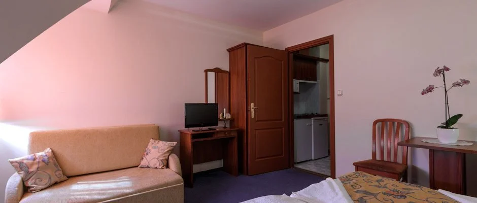 Aranypatk� Panzi� Gy�r�jbar�t