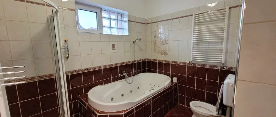 Aranypatk� Panzi� Gy�r�jbar�t