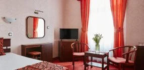 Astoria Hotel �s �tterem - Napi �rak f�lpanzi�s ell�t�ssal