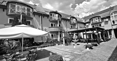 Két ünnep között