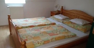 - Napi árak reggelis ellátással