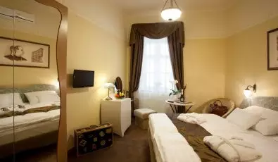 Barokk Hotel Promend Gyr