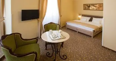 Napi �r reggelis ell�t�ssal (1 �jt�l)