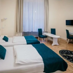  Budapest - Május 1. - teljes előrefizetéssel