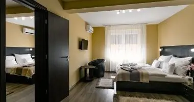 Augusztus 20. (min. 3 �j)