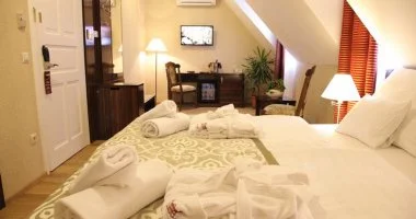 Okt�ber 23. (min. 3 �j)