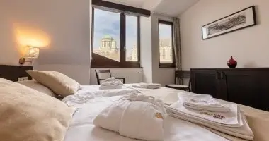 Napi �rak teljes ell�t�ssal (1 �jt�l)