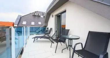 M�rcius 15. - teljes el�refizet�ssel