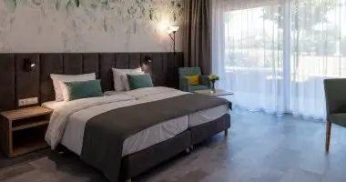 Okt�ber 23. - teljes el�refizet�ssel