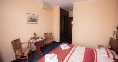 Okt�ber 23. (min. 2 �j)