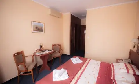 Boglárka Panzió-Étterem Mezőkövesd - Október 23.