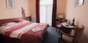 Bogl�rka Panzi�-�tterem - Augusztus 20.