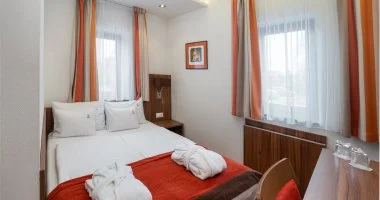 Május 1. (min. 2 éj)