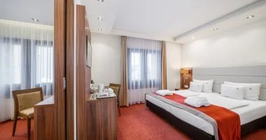 Okt�ber 23. (min. 2 �j)